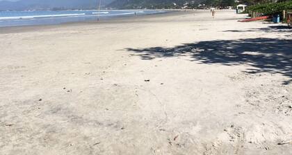 Comfortable house (large balcony and garden), 70 meters from the beach with Wi-Fi.