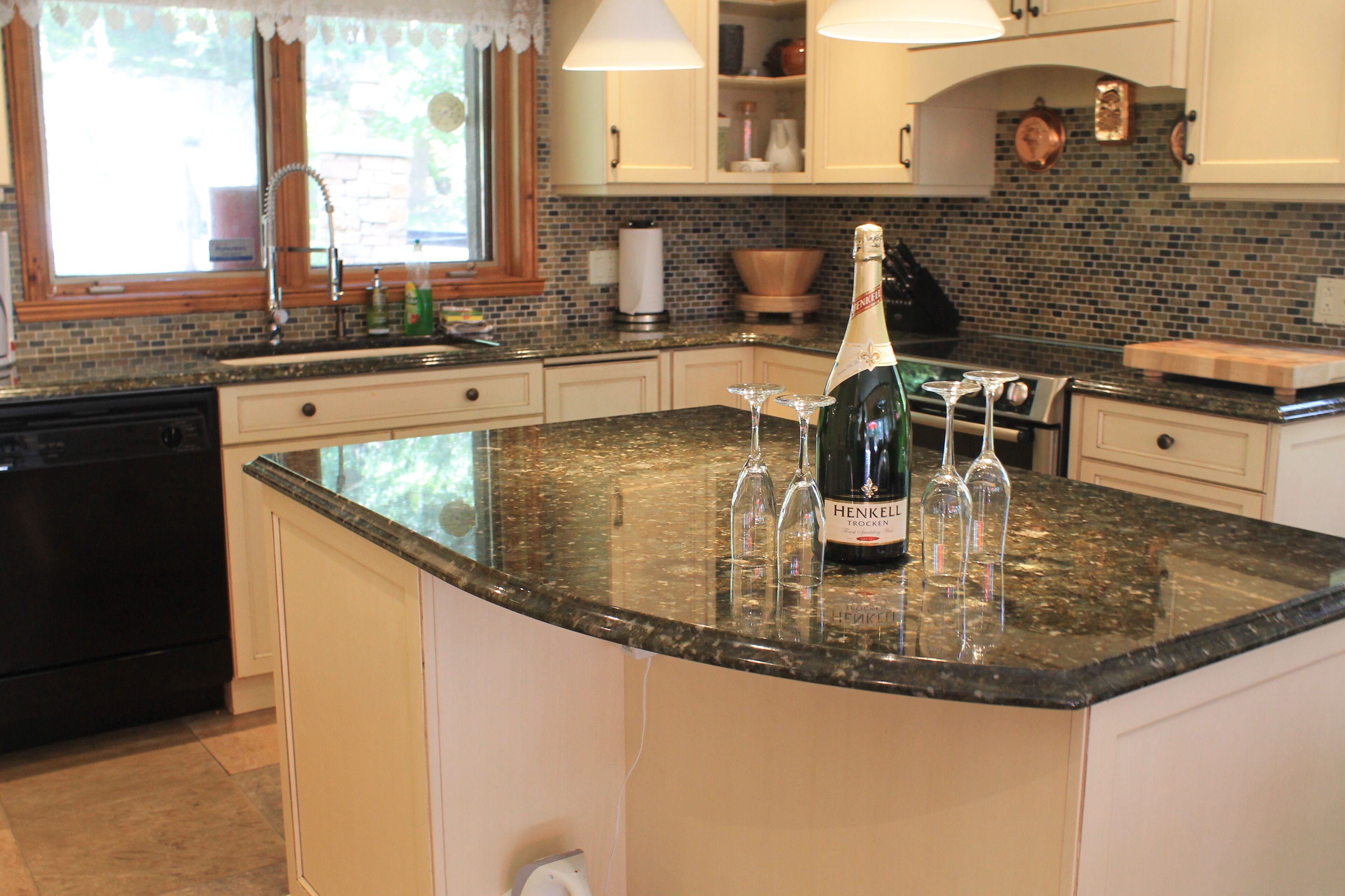 Luxury 5 Bedroom Ski and Golf Chalet Private  6 person Hottub, & Private Sauna,