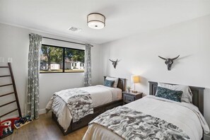 4 bedrooms, desk, iron/ironing board, travel cot