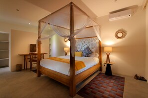 4 bedrooms, in-room safe, iron/ironing board, WiFi