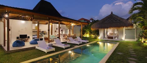 Outdoor pool, pool loungers