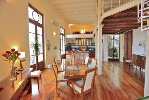 Comfort , Spacious, Bright, 4 bdrm 3 bath, Great Reviews