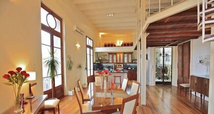 Comfort , Spacious, Bright, 4 bdrm 3 bath, Great Reviews