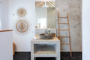 Shower, hair dryer, towels, shampoo