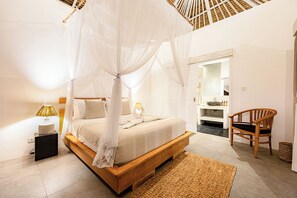 4 bedrooms, in-room safe, desk, iron/ironing board