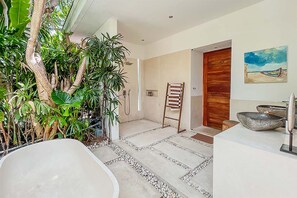 Bathtub, hair dryer, towels, shampoo