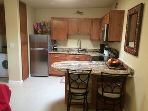 Fridge, microwave, oven, stovetop - Tucson Northwest Foothill Arizona - Pool - Amazing 180 Degree Views (Tucson)
