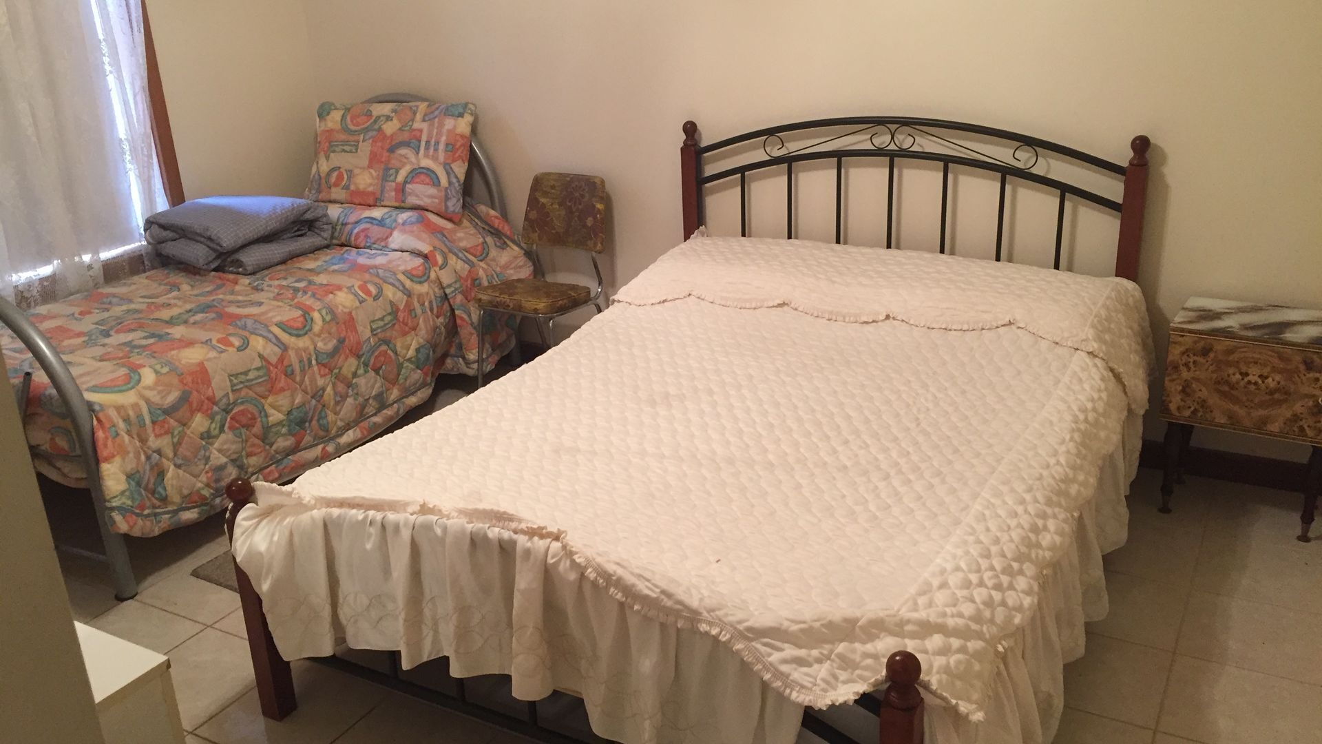 Lane-way Holiday Rental -3 Minutes walk from the beach