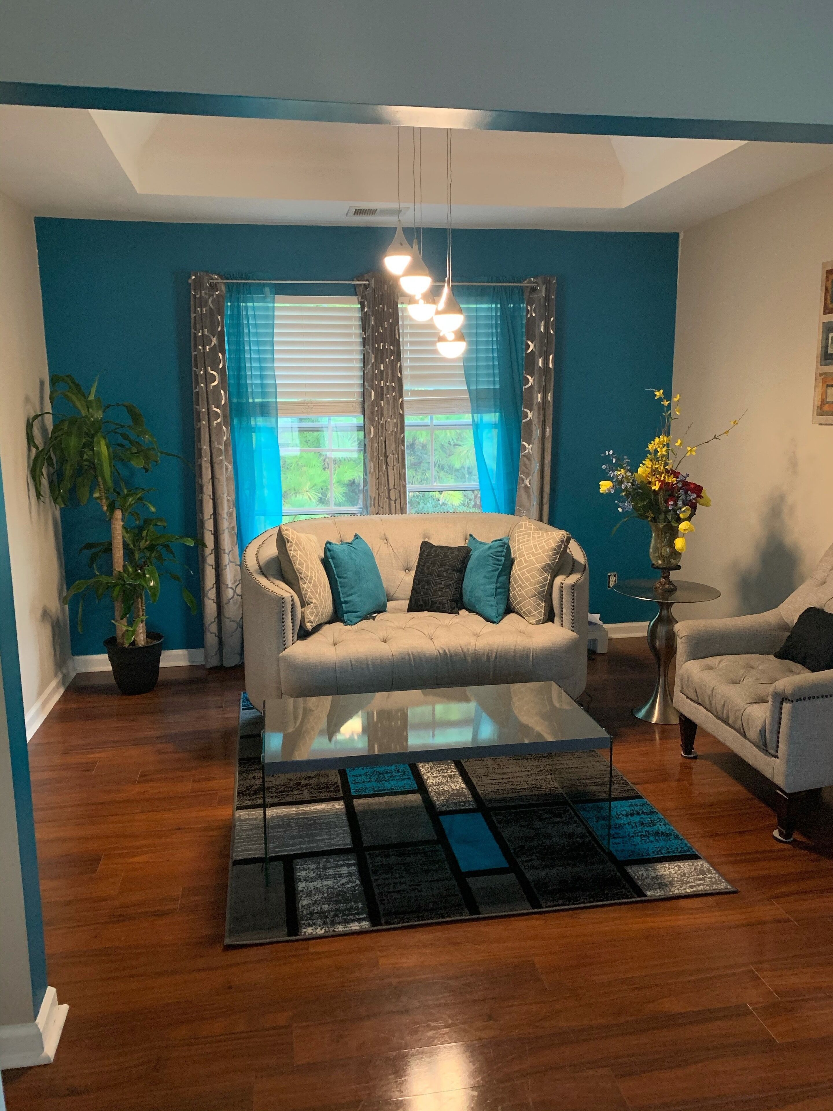 Upscale Modern Home in Very Discreet Neighborhood Near Downtown 