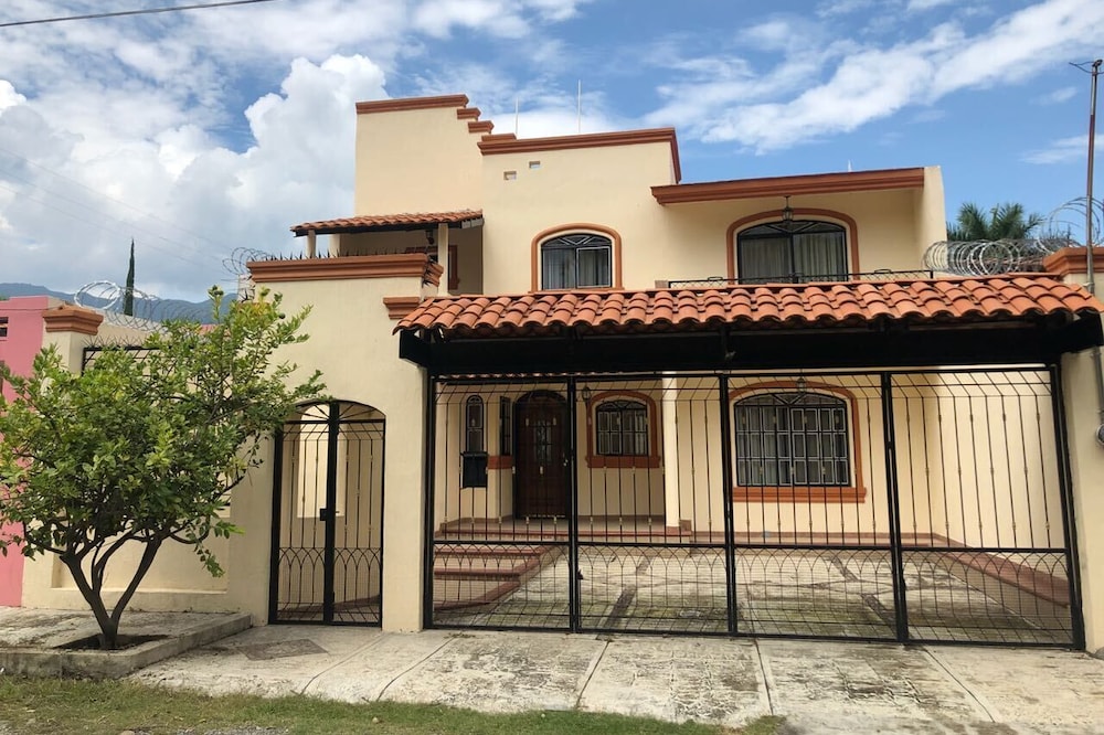 HERMOSA CASA EN AJIJIC