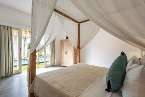 4 bedrooms, in-room safe, iron/ironing board, WiFi