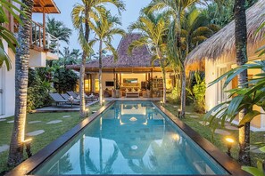 Outdoor pool, pool loungers - Central Oberoi, Seminyak – Newly Remodeled Villa Riva (Seminyak)