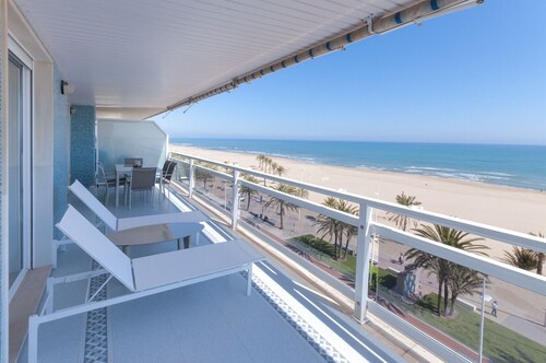 Apartamento frente al mar con vistas. Elegante decoración. Wifi FIBRA 150MBS, Multi conexiones-ALQUILER SOLO FAMILIAS