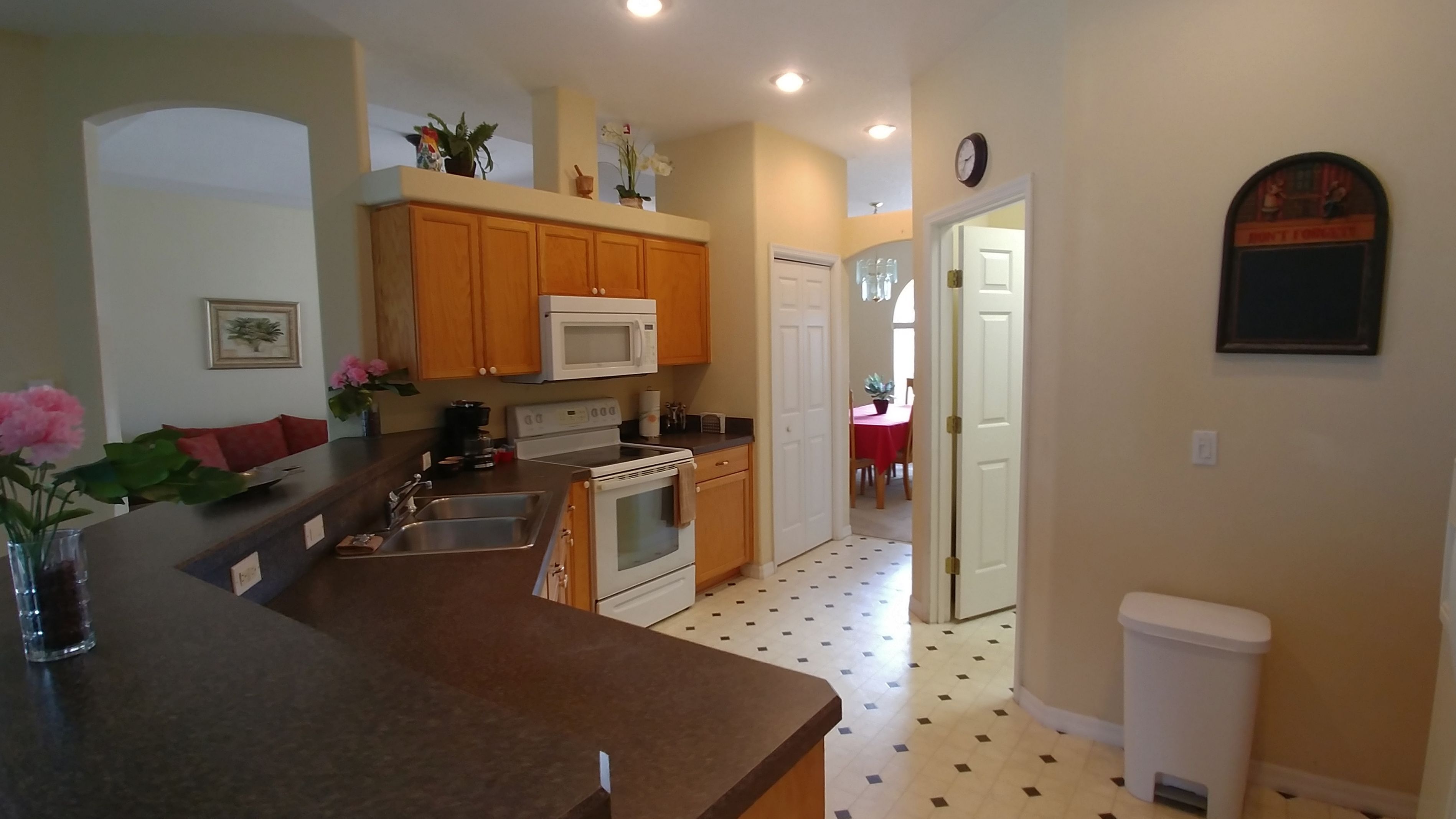 Spacious 4-bedroom villa with pool