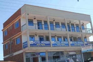 Front of property - Hotel Hensek (Kampala)