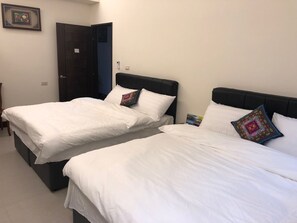 컴포트 쿼드룸, 더블침대 2개 | 책상, 무료 WiFi, 침대 시트