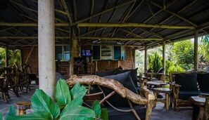 Bar (on property) - Wagga Resort Hotel (Mbarara)