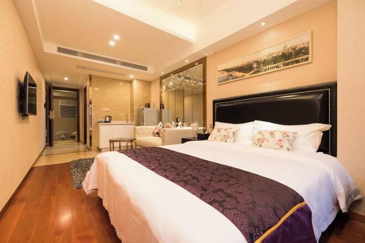 Blackout drapes, free WiFi