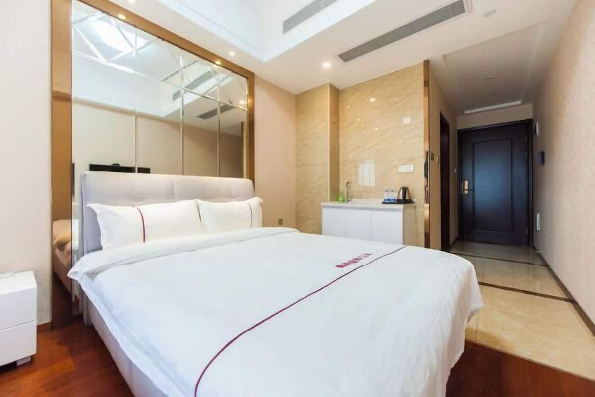 Blackout curtains, free WiFi