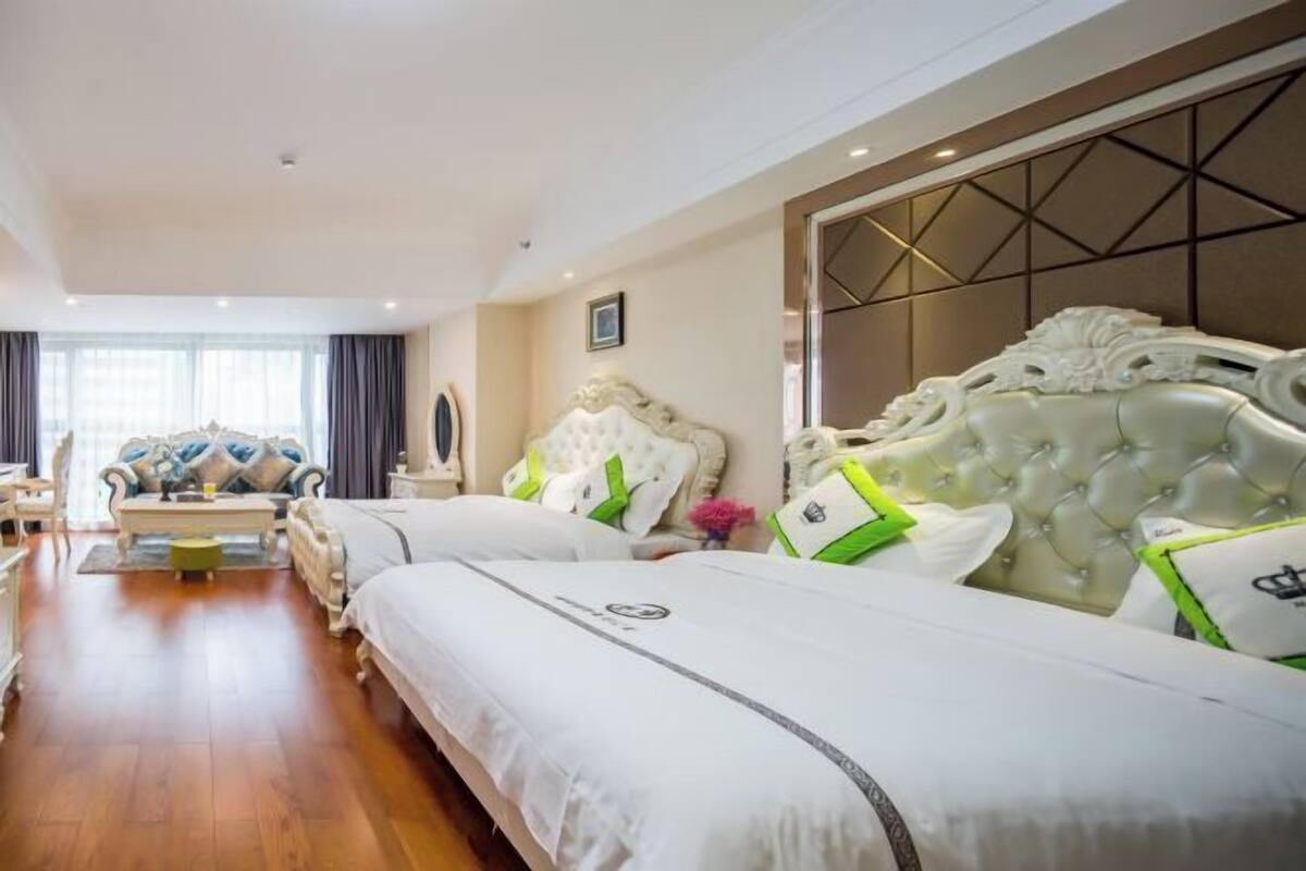 Blackout curtains, free WiFi