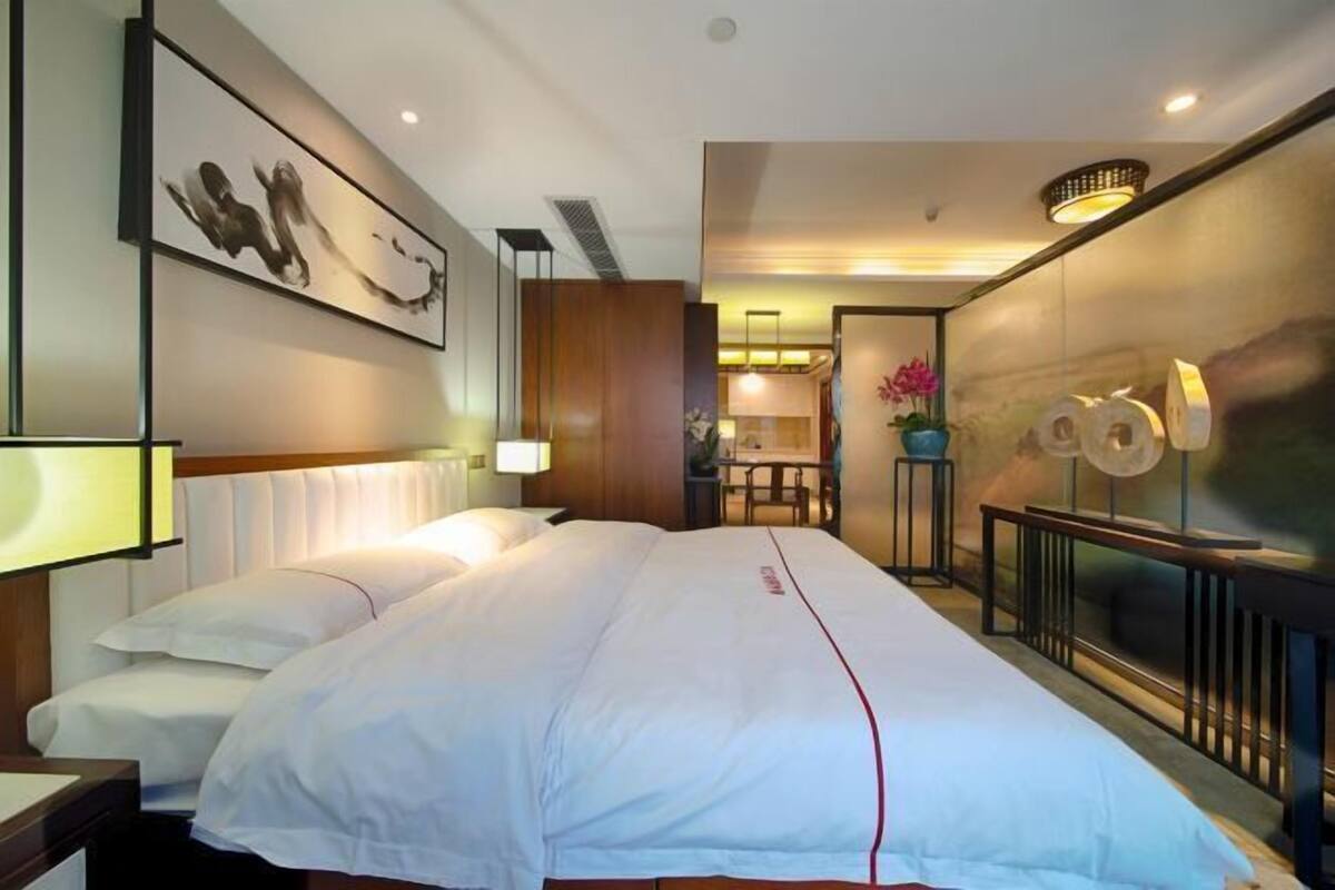 Blackout curtains, free WiFi