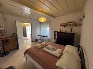 2 habitaciones, tabla de planchar con plancha, internet y ropa de cama 