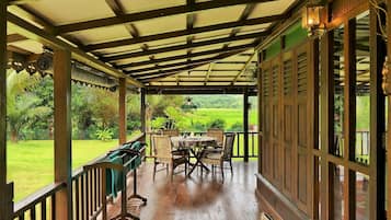 Villa (Kayu) | Balkon