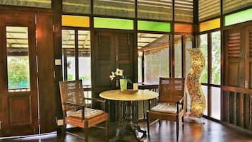 Villa Kayu | In-room dining