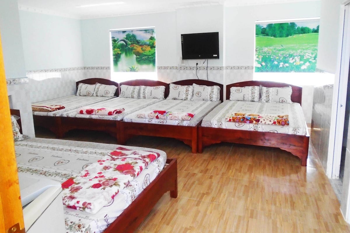 5-Bed Mixed Dormitory Room | Minibar, desk, free WiFi