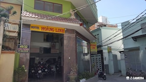 Property entrance - Hoang Linh Hotel (Ho Chi Minh City)