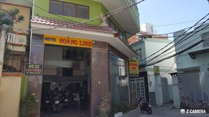 Property entrance - Hoang Linh Hotel (Ho Chi Minh City)