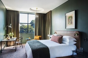Hypo-allergenic bedding, in-room safe, individually decorated - Home Suite Hotels Rosebank (Johannesburg)