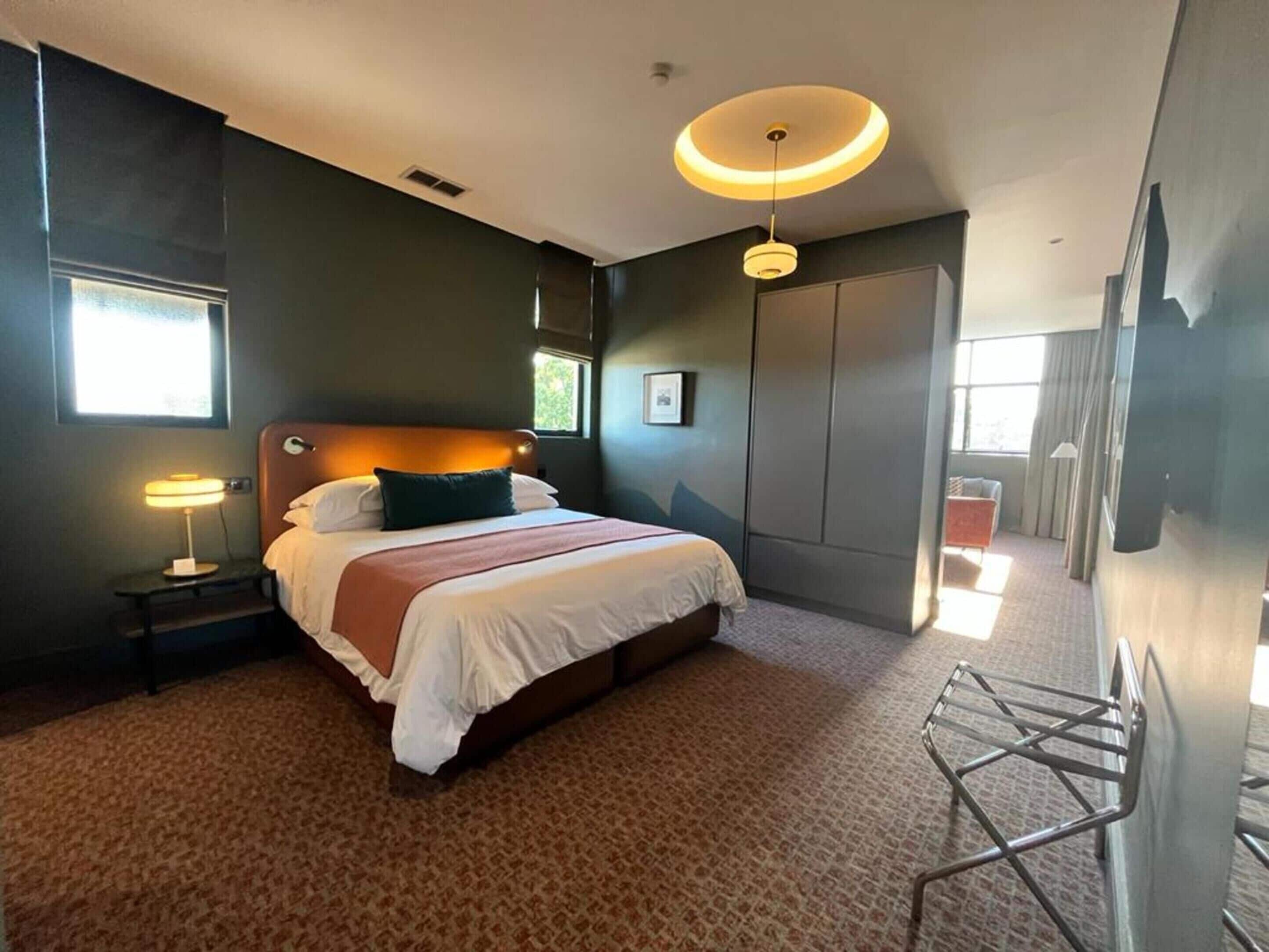 executive room, non smoking | 1 bedroom, hypo-allergenic bedding, in-room safe, individually decorated