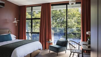 Studio, Non Smoking | 1 bedroom, hypo-allergenic bedding, in-room safe, individually decorated