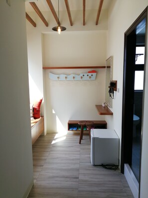 Chambre Triple, 3 lits une place, non-fumeurs | Bureau, rideaux occultants, Wi-Fi gratuit, draps fournis