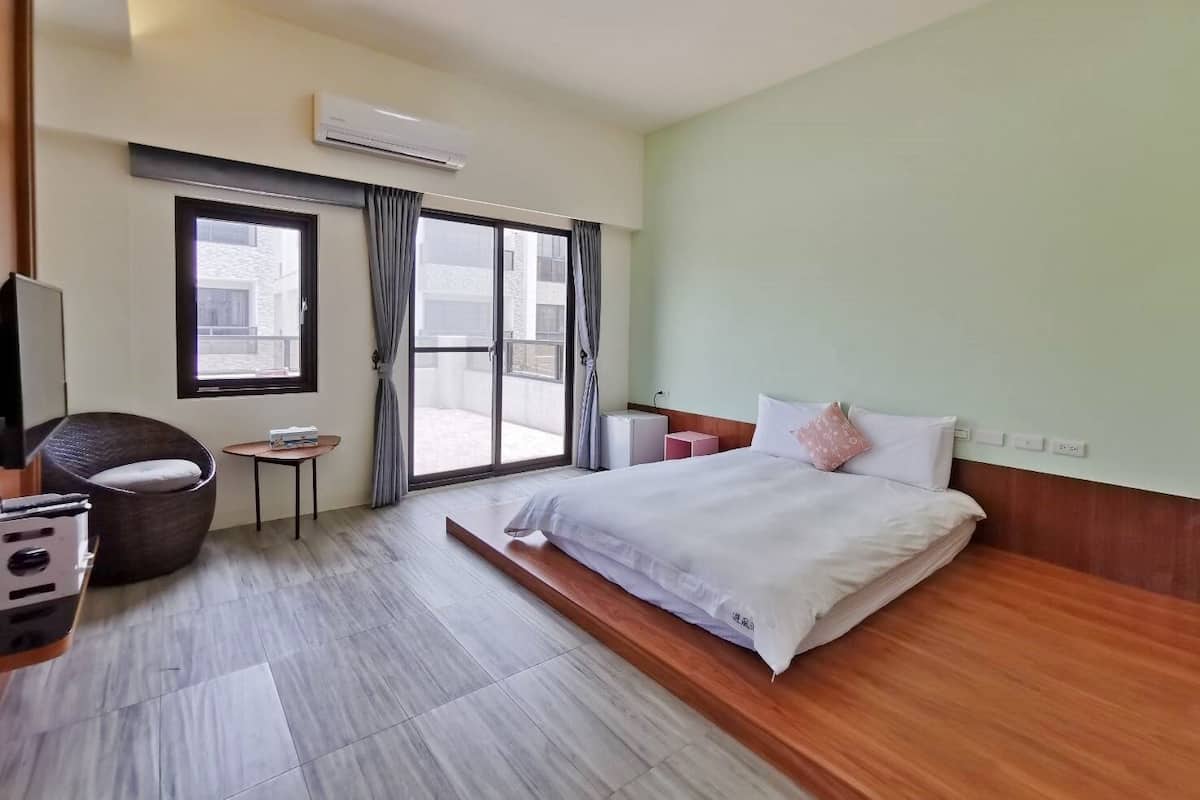 Double Room, 1 Double Bed, Non Smoking | Desk, blackout drapes, free WiFi, bed sheets