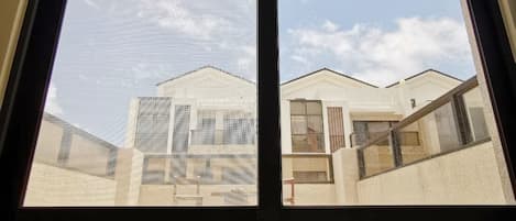 Double Room, 1 Katil Kelamin (Double), Non Smoking | Meja, langsir/tirai gelap terus, Wi-fi percuma, cadar katil