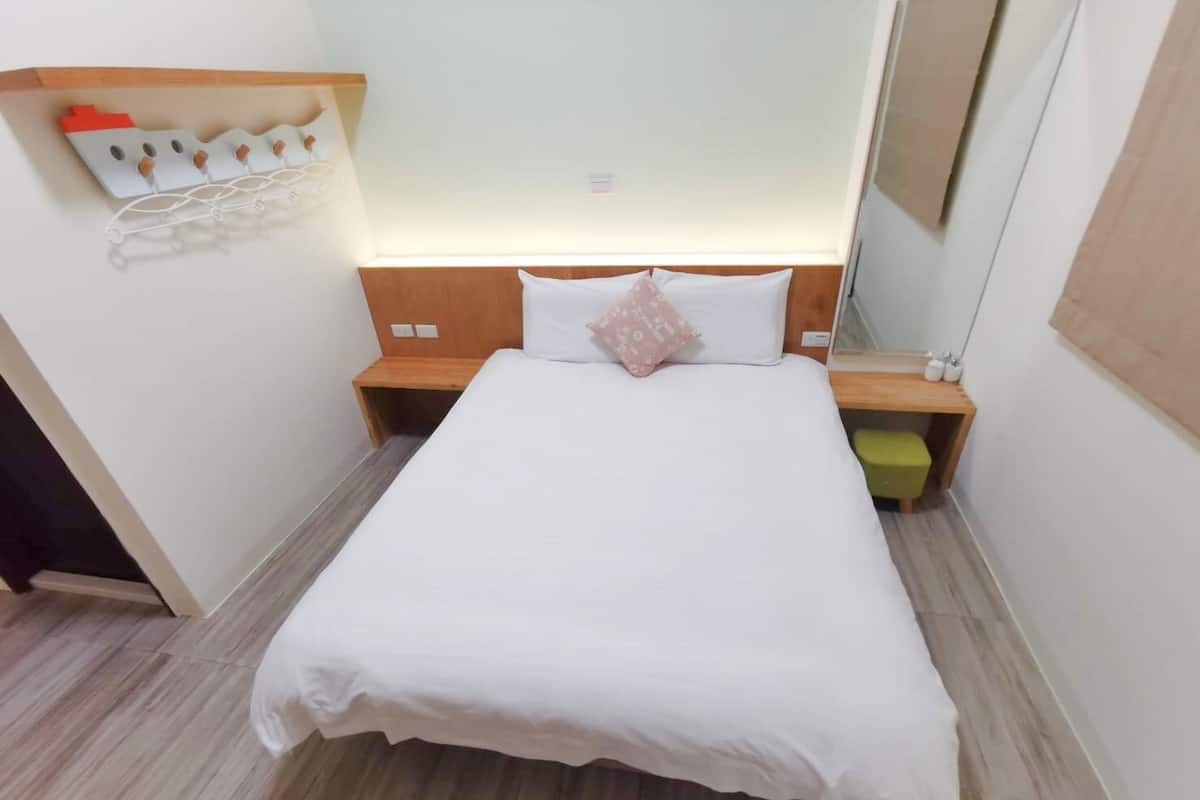 Economy Double Room | Desk, blackout drapes, free WiFi, bed sheets