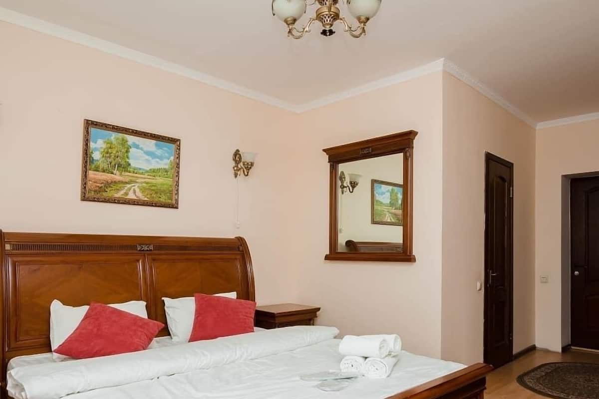Standard Double Room | Desk