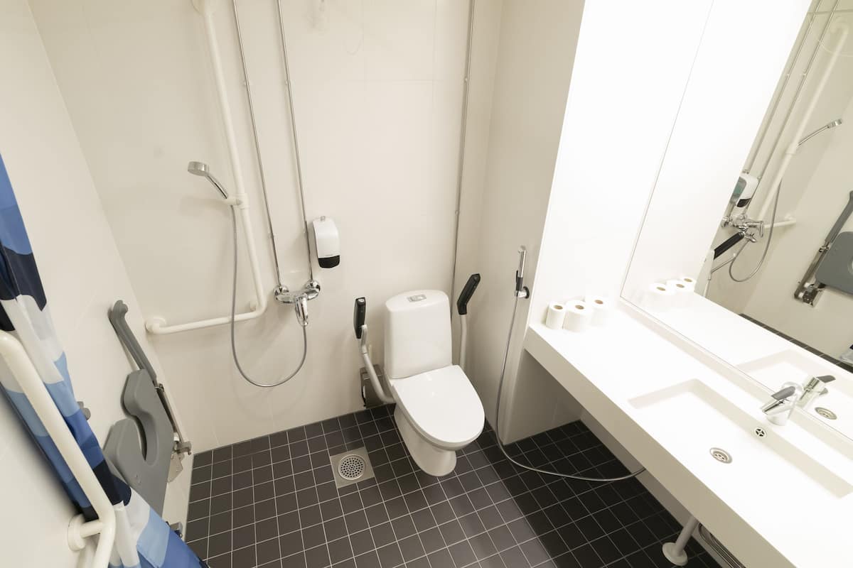 twin room, accessible | bathroom | shower, free toiletries, hair dryer, bidet