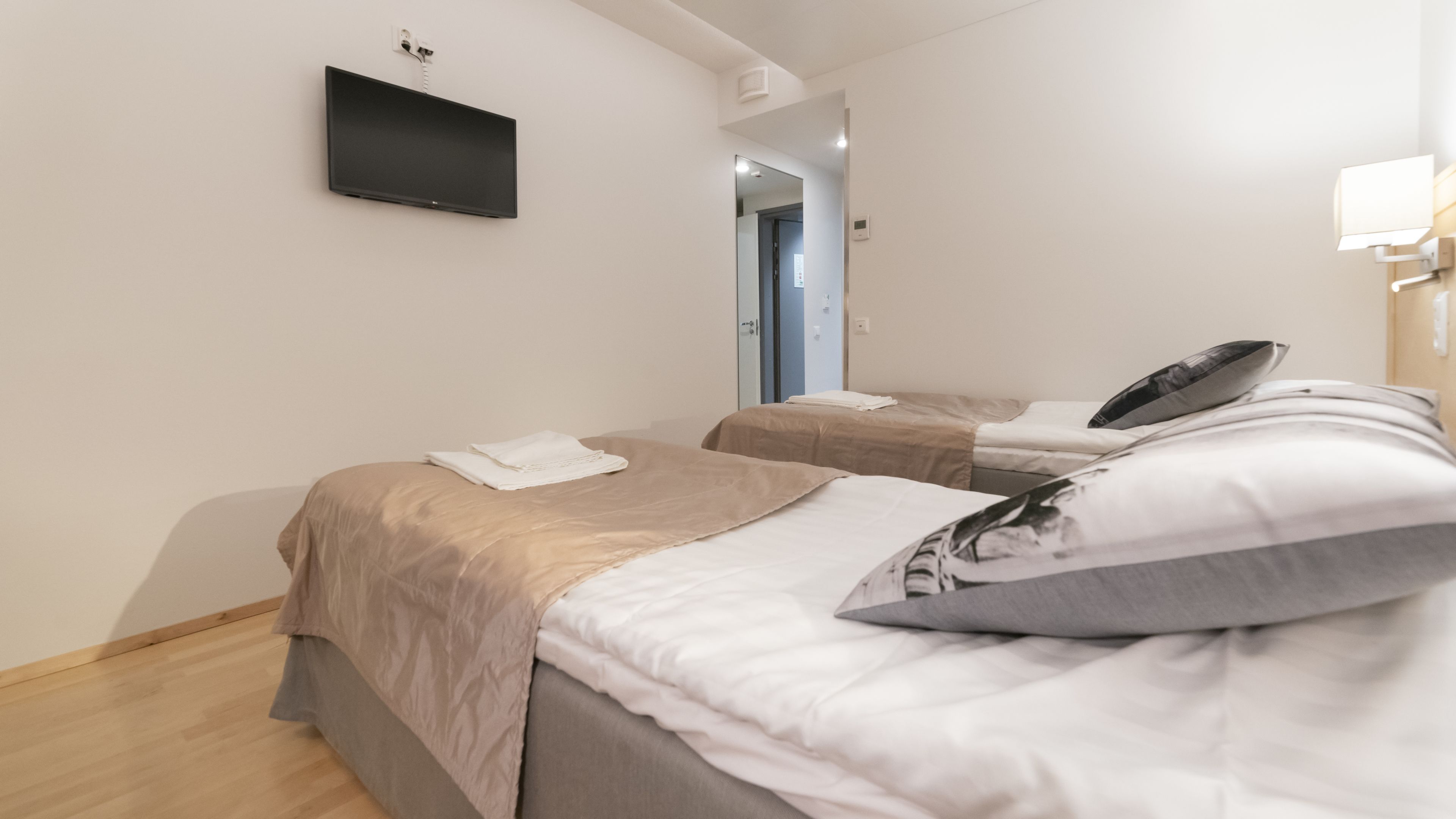 Chambre Standard avec lits jumeaux | Bureau, fer et planche à repasser, lits pliants/supplémentaires