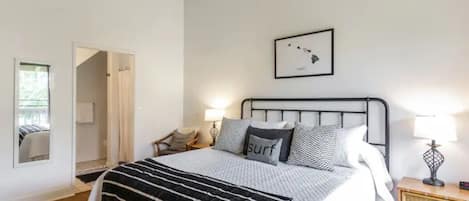 2 habitaciones, tabla de planchar con plancha y cuna de viaje