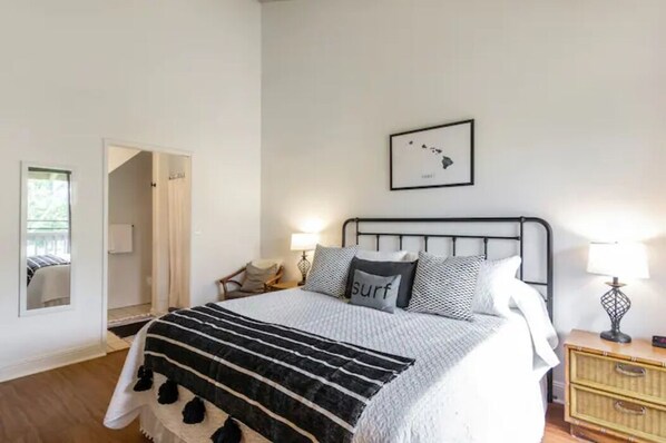 2 bedrooms, iron/ironing board, travel cot, free WiFi