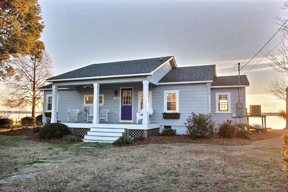 Riverfront Cottage Close To Washington, Bath And Belhaven!