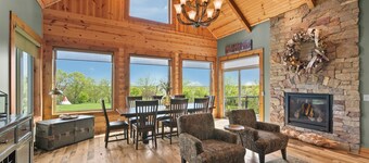 Luxury Vacation Home on with Awesome Lake Views!