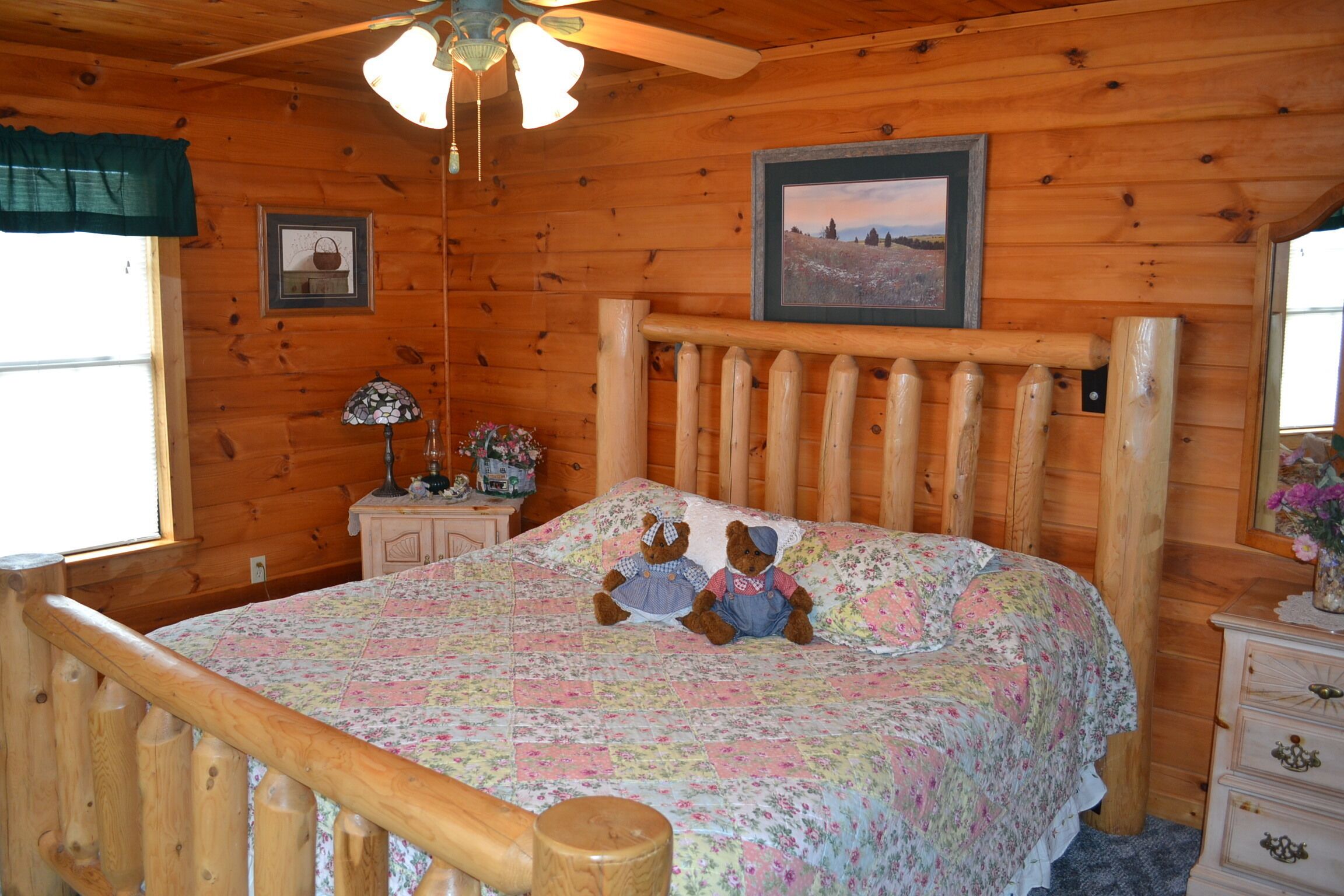 Beautiful Two Bed Two Bath Near Pigeon Forge