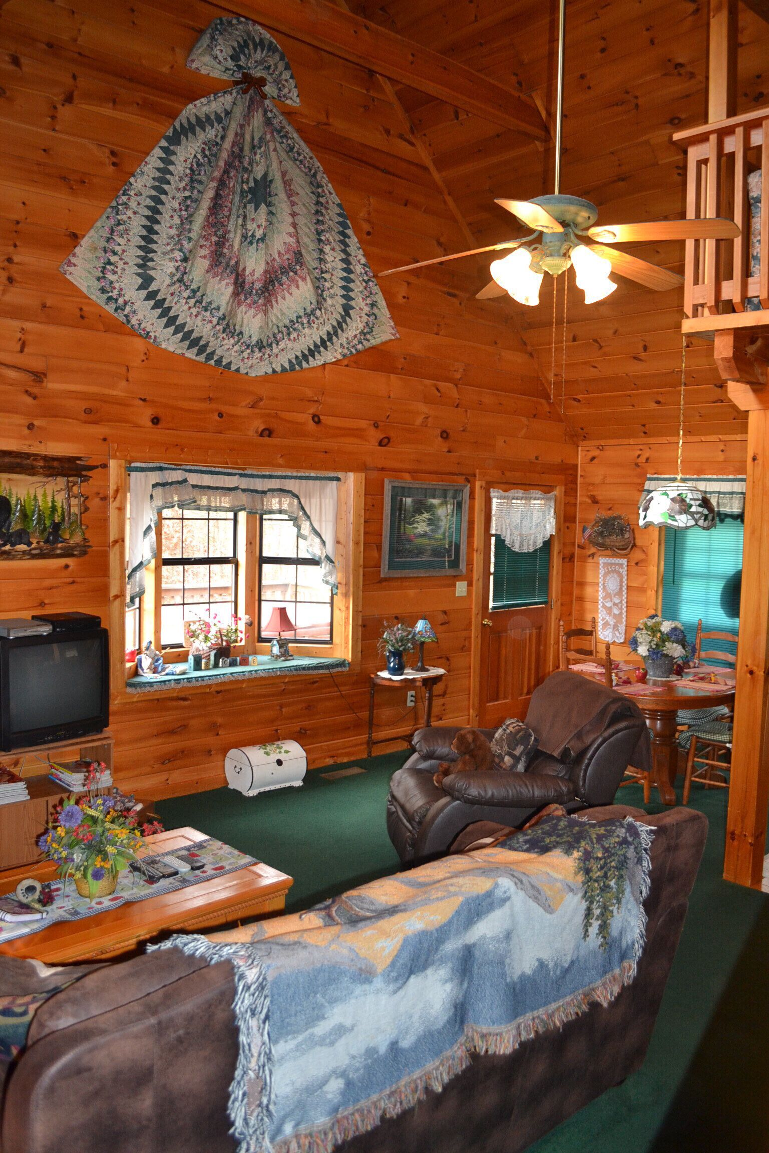 Beautiful Two Bed Two Bath Near Pigeon Forge