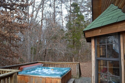 Beautiful Two Bed Two Bath Near Pigeon Forge