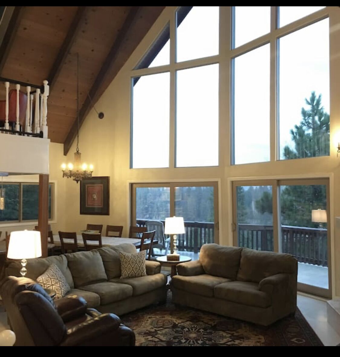 Lake Arrowhead Oasis, relaxing 5 Bed & 4 Bath + Loft, Game Room, Family friendly