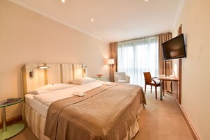 In-room safe, individually decorated, individually furnished, desk